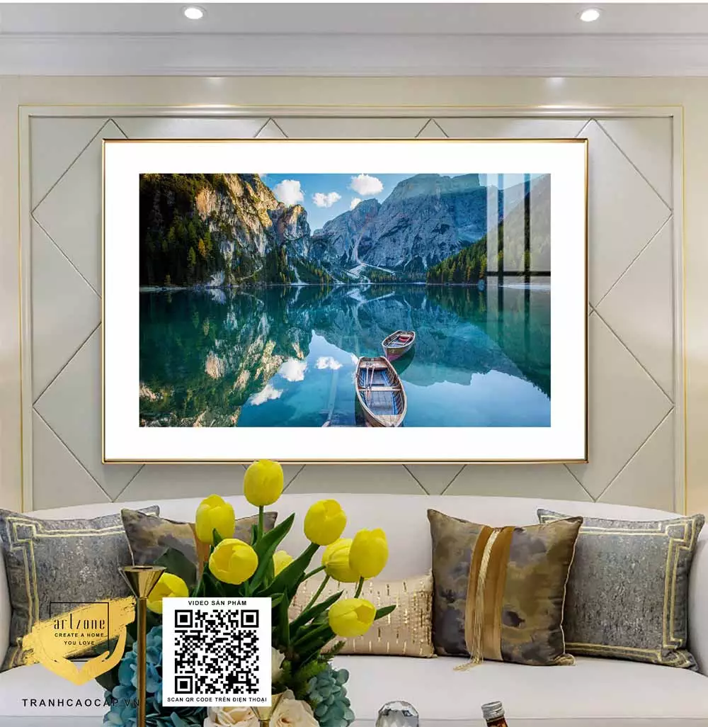 Tranh Canvas phong cảnh Chiếc thuyền nhỏ trong hồ nước bên dãy núi hùng vĩ in trên vải Canvas