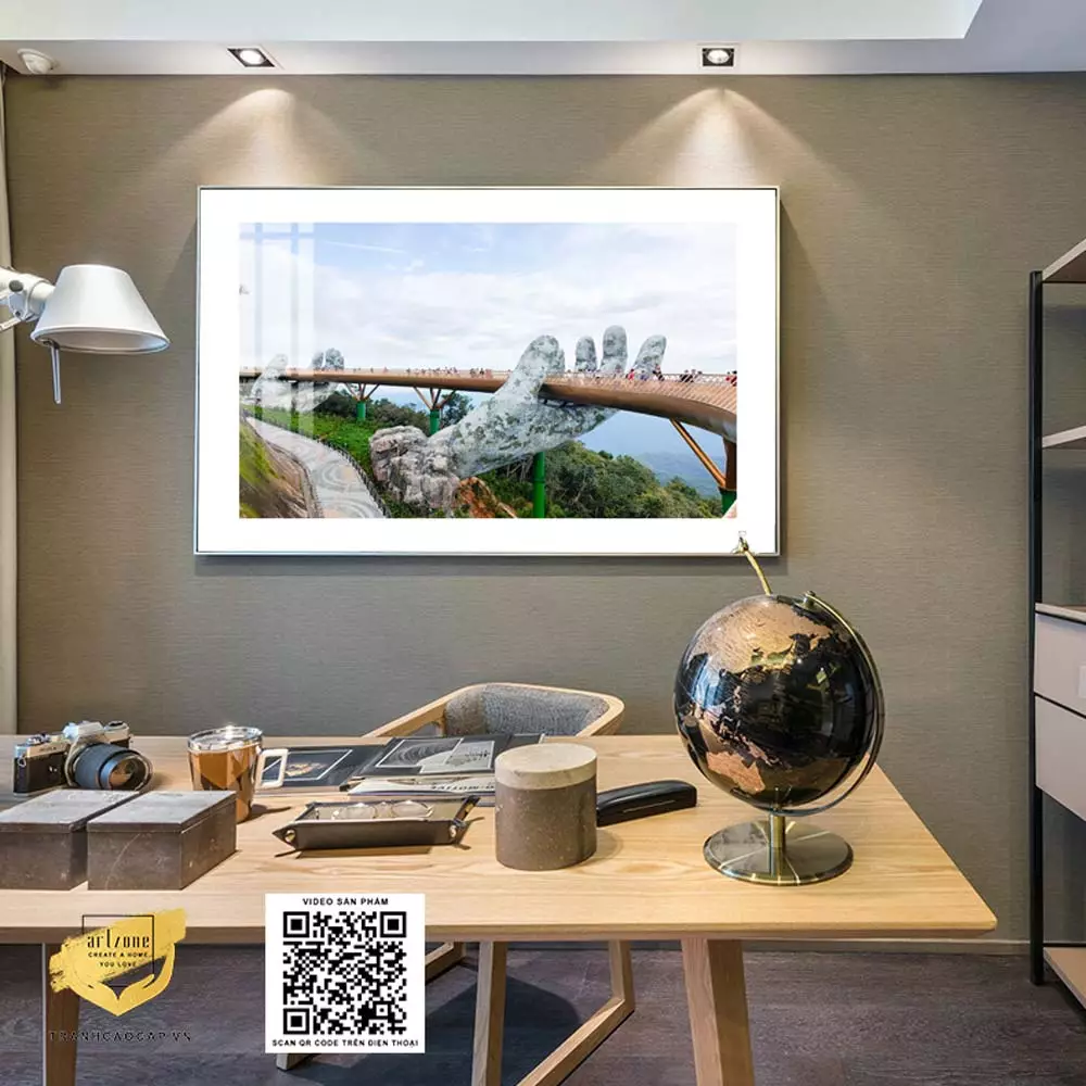 Chất liệu Mica cao cấp của tranh Cây Cầu Bàn Tay
