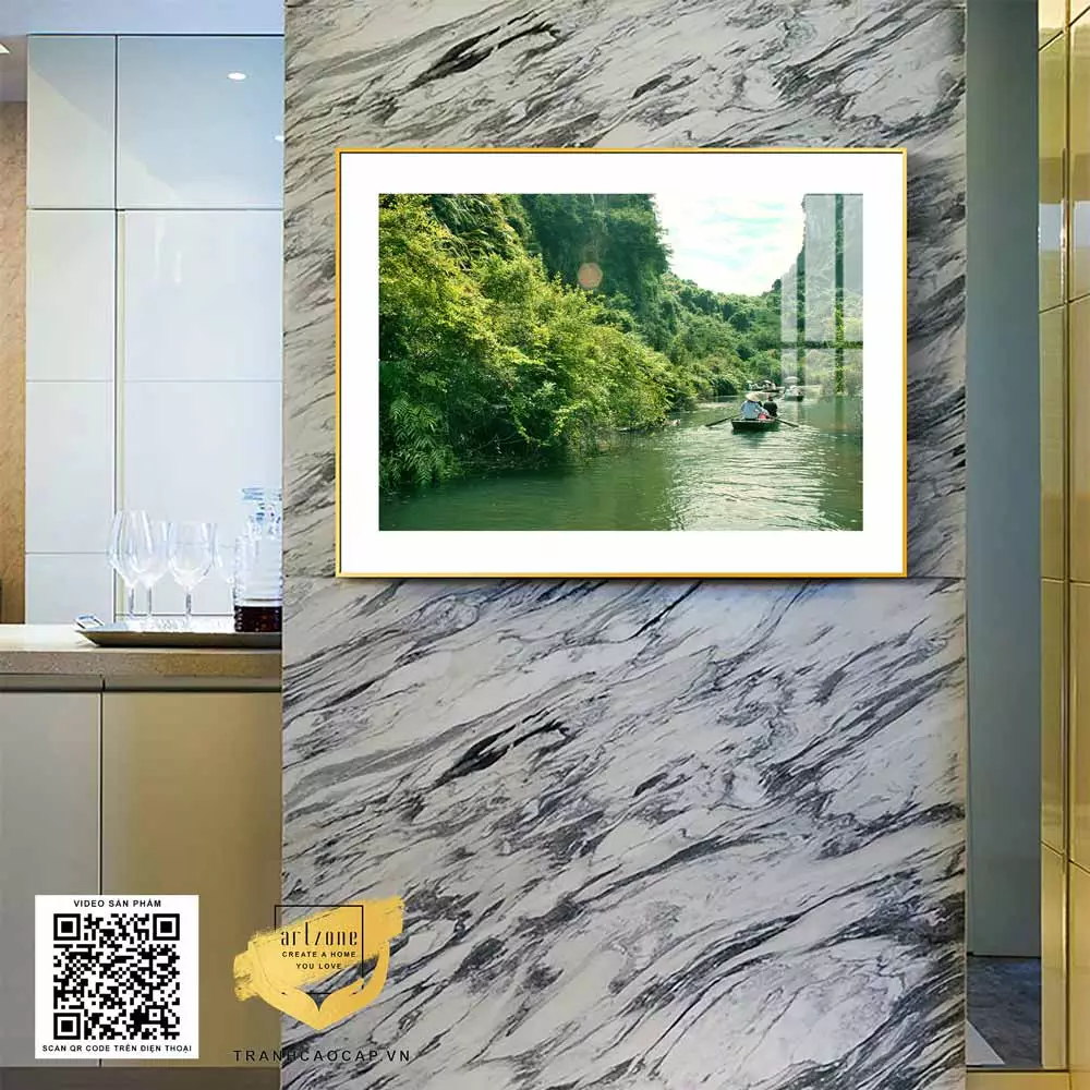 Bức tranh Chèo thuyền trên sông Hương trong không gian phòng khách