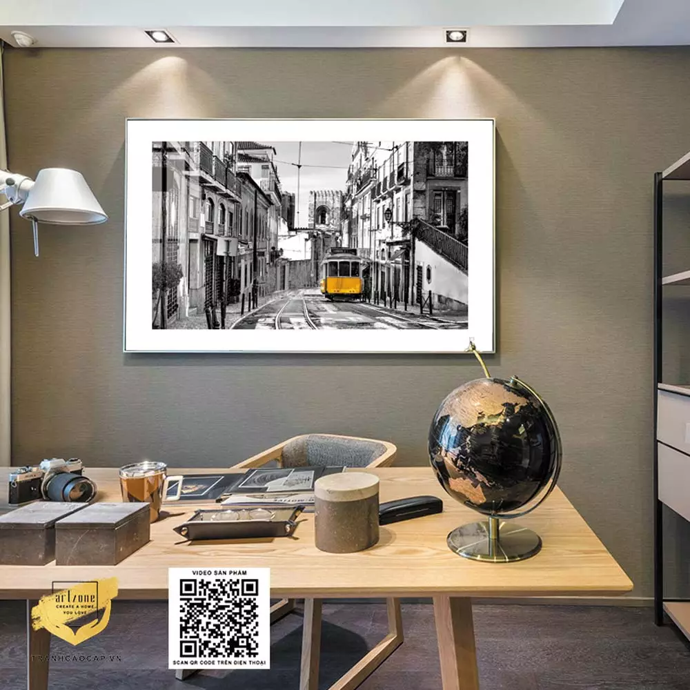 Ứng dụng tranh Mica Phố cổ với tàu điện trong phòng khách