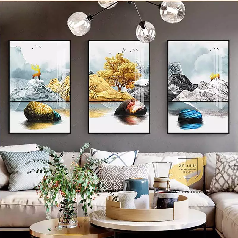 Tranh treo tường giúp không gian phòng khách phong phú