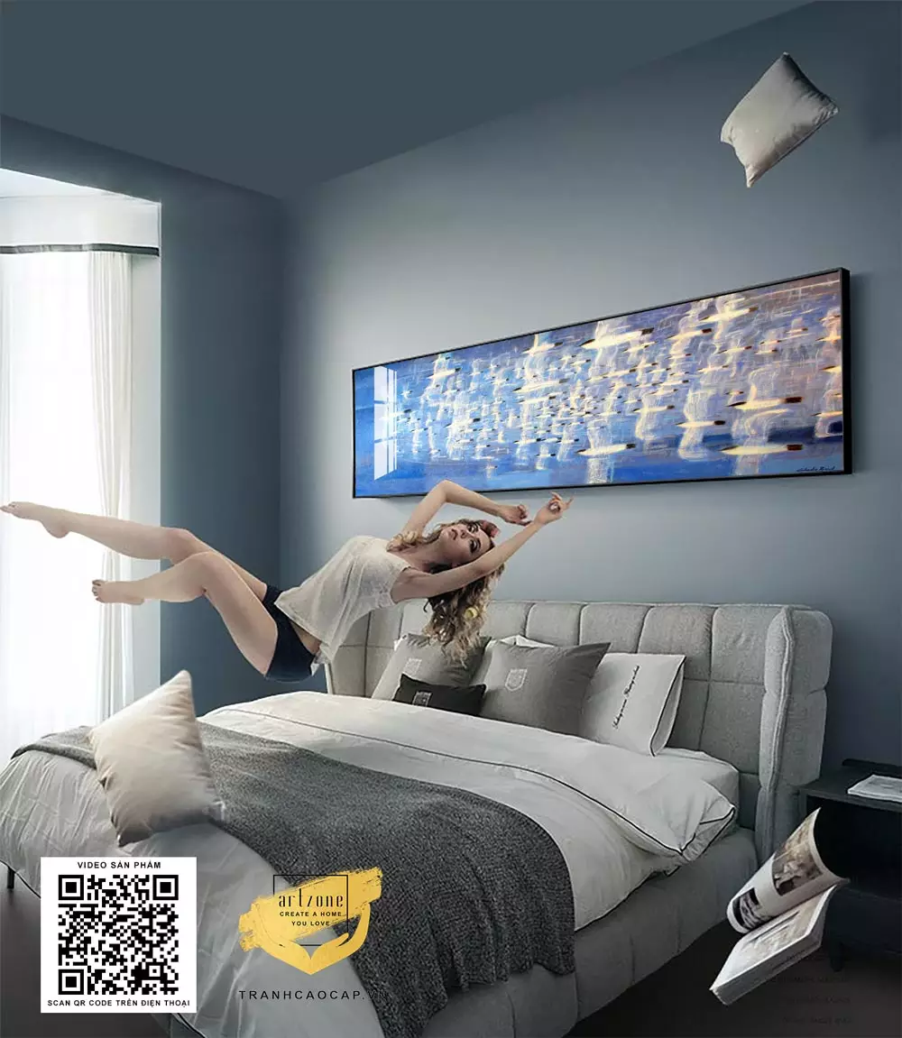 Chủ đề và màu sắc tranh hài hòa với không gian phòng ngủ