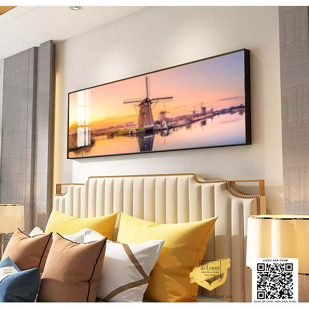 Hình ảnh người dân lao động cần cù bên dòng sông
