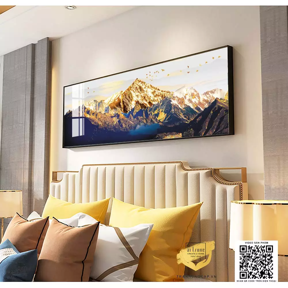 Bức tranh treo trên tường đầu giường