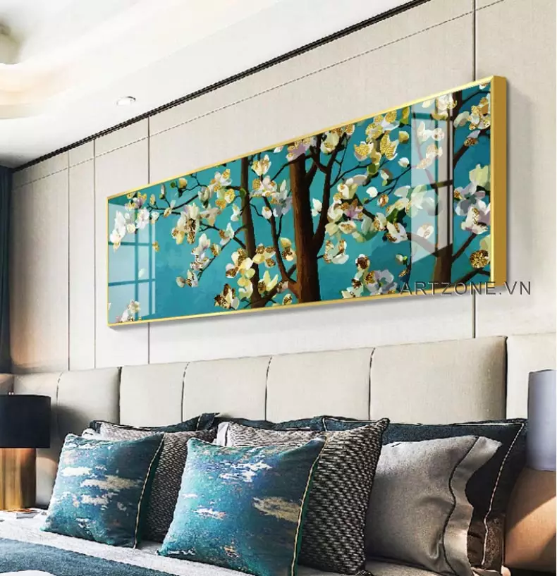 Tranh hoa đào mang lại cảm giác thư thái cho phòng ngủ