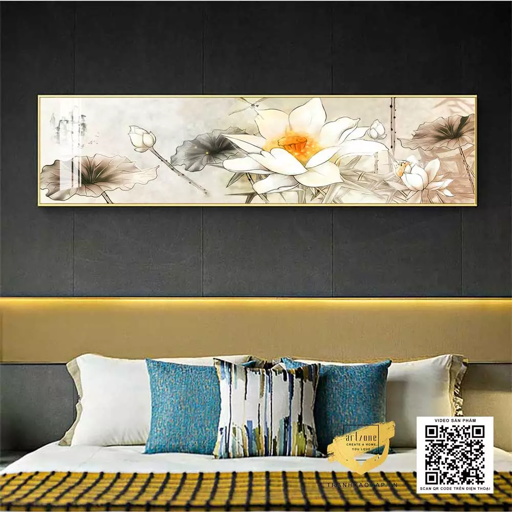 Phòng ngủ thư thái với tranh hoa sen trắng