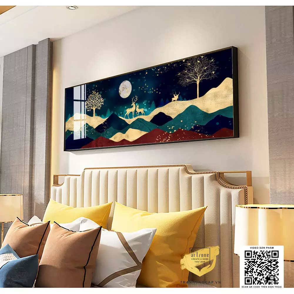 Không gian phòng ngủ với tranh hươu vàng