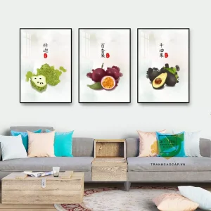 Tranh Treo Tường Hòa Hợp Giữa Nghệ Thuật và Thiên Nhiên: Sự Tươi Đẹp của Trái Cây và Thông Điệp Về Cuộc Sống
